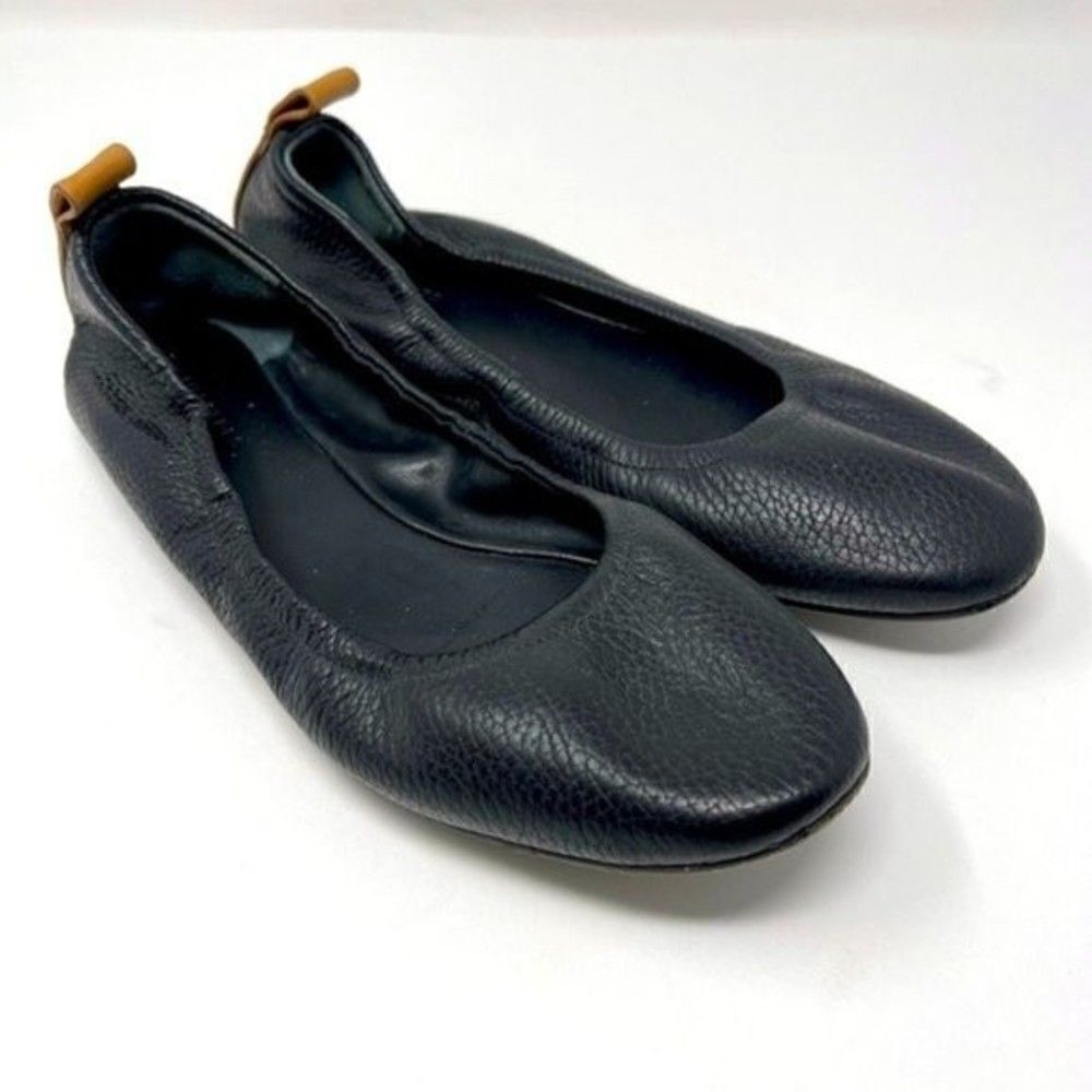 Mercedes Castillo womans black leather ballerina flats BoxE